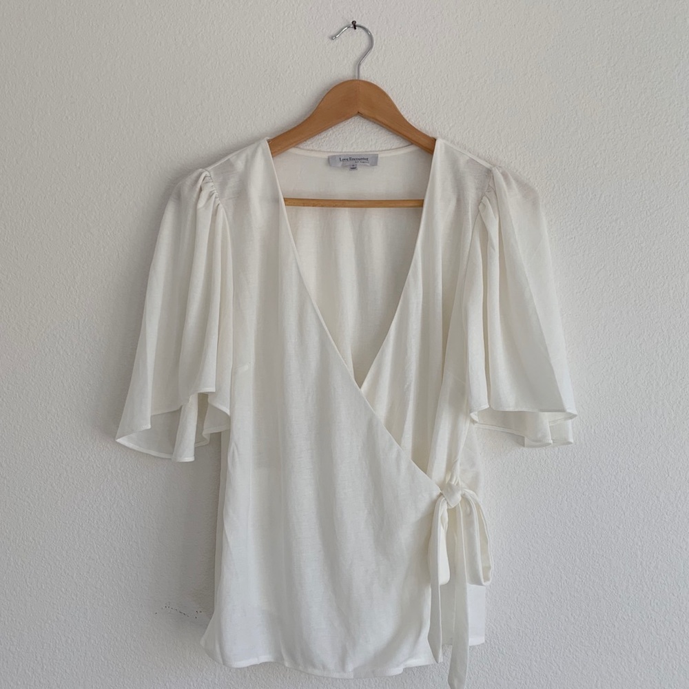 🆕 NWT Fluttering Wrap Top Blouse